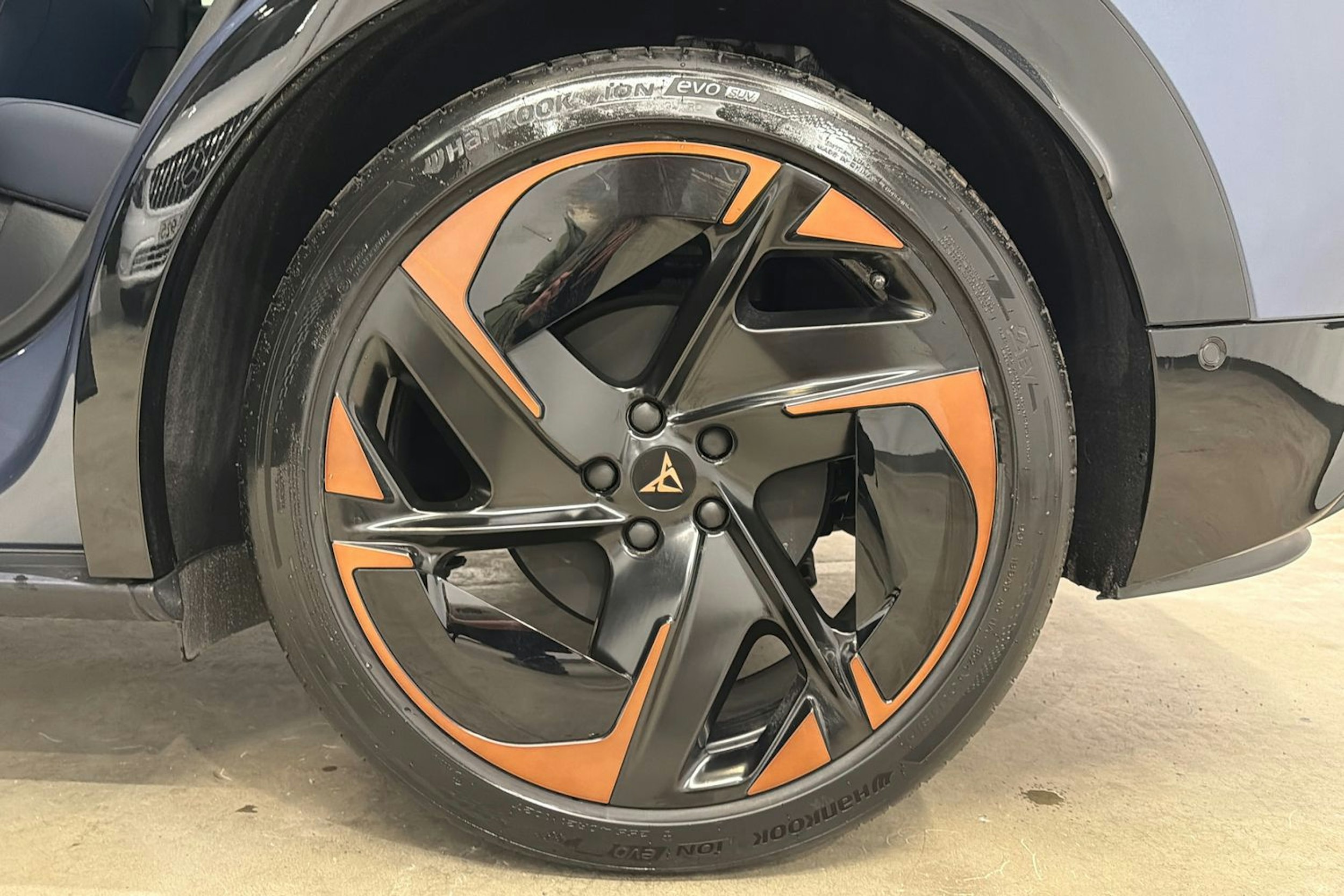 sininen CUPRA Tavascan 2026 kuva 10.