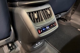 sininen CUPRA Tavascan 2026 kuva 12.