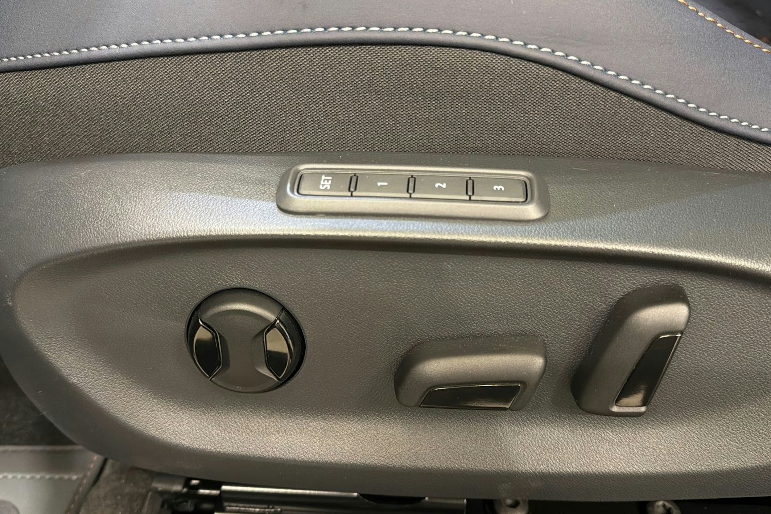 sininen CUPRA Tavascan 2026 kuva 13.