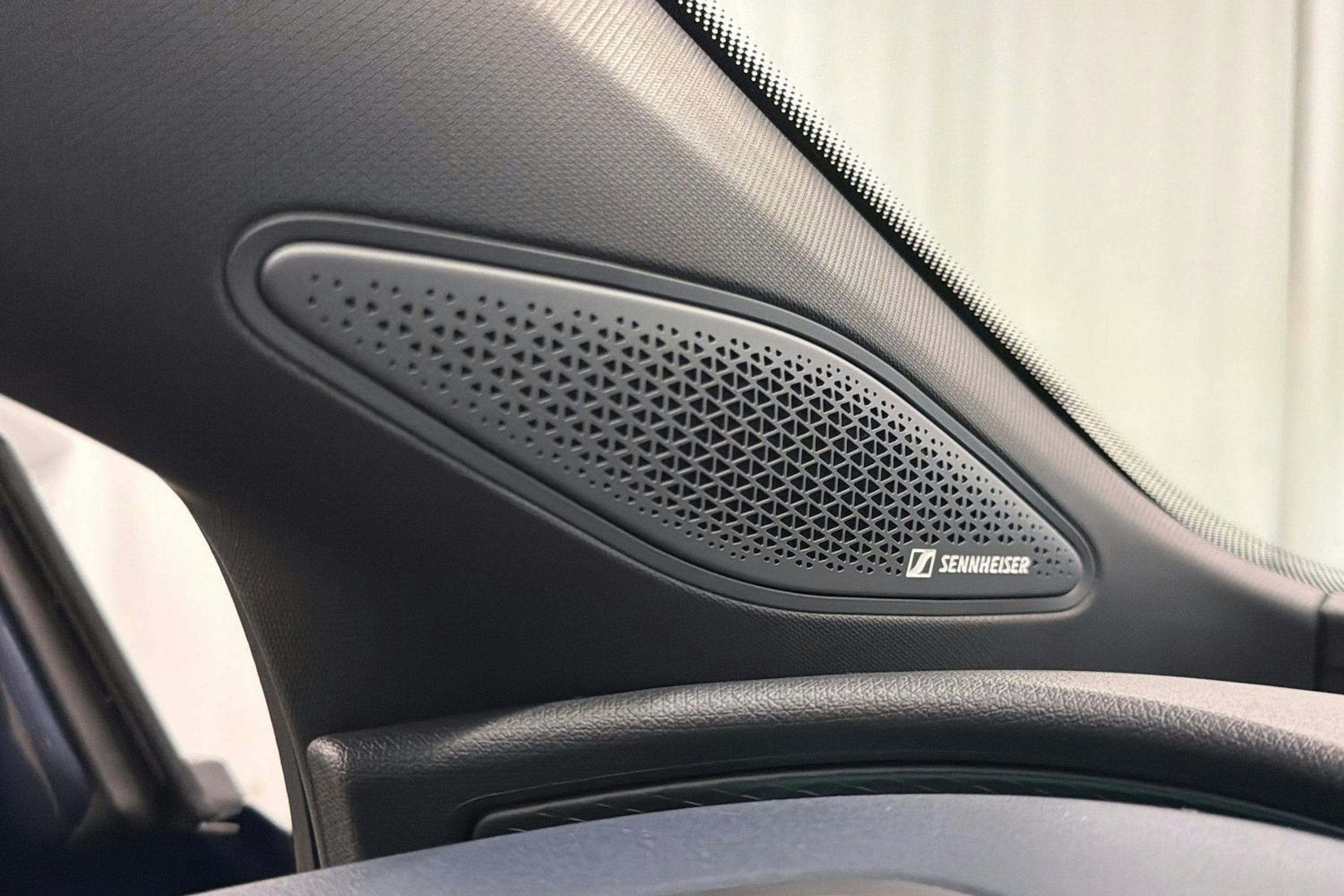 sininen CUPRA Tavascan 2026 kuva 14.