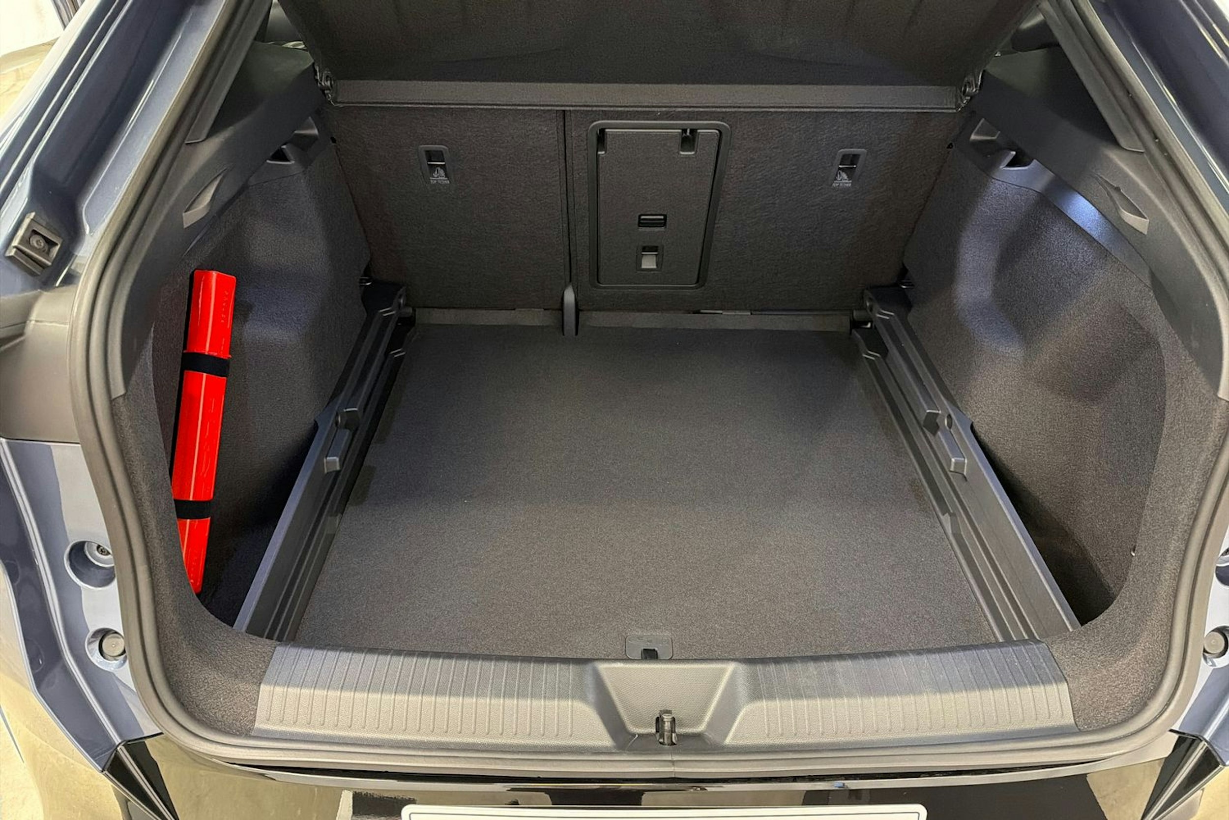 sininen CUPRA Tavascan 2026 kuva 16.