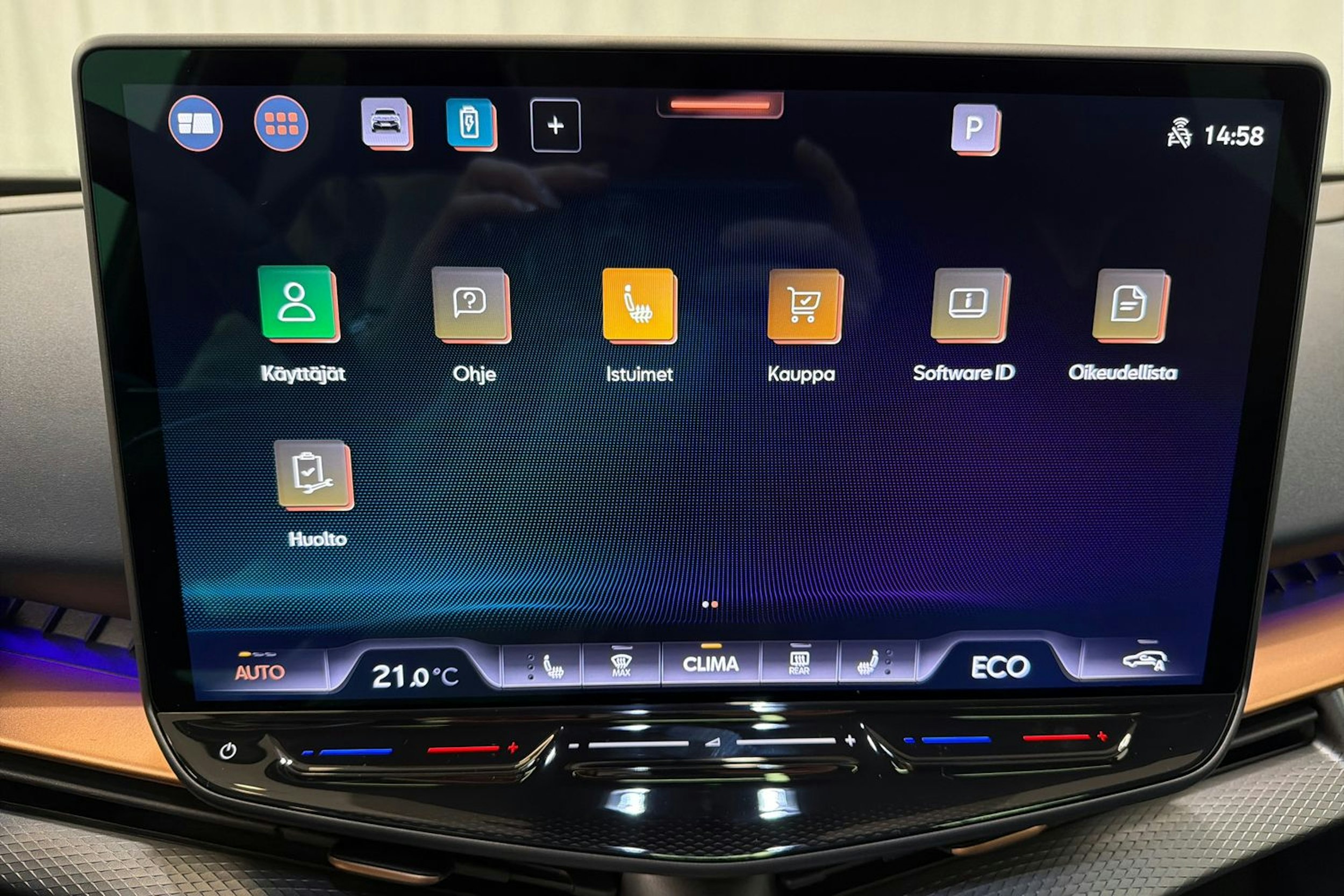 sininen CUPRA Tavascan 2026 kuva 23.