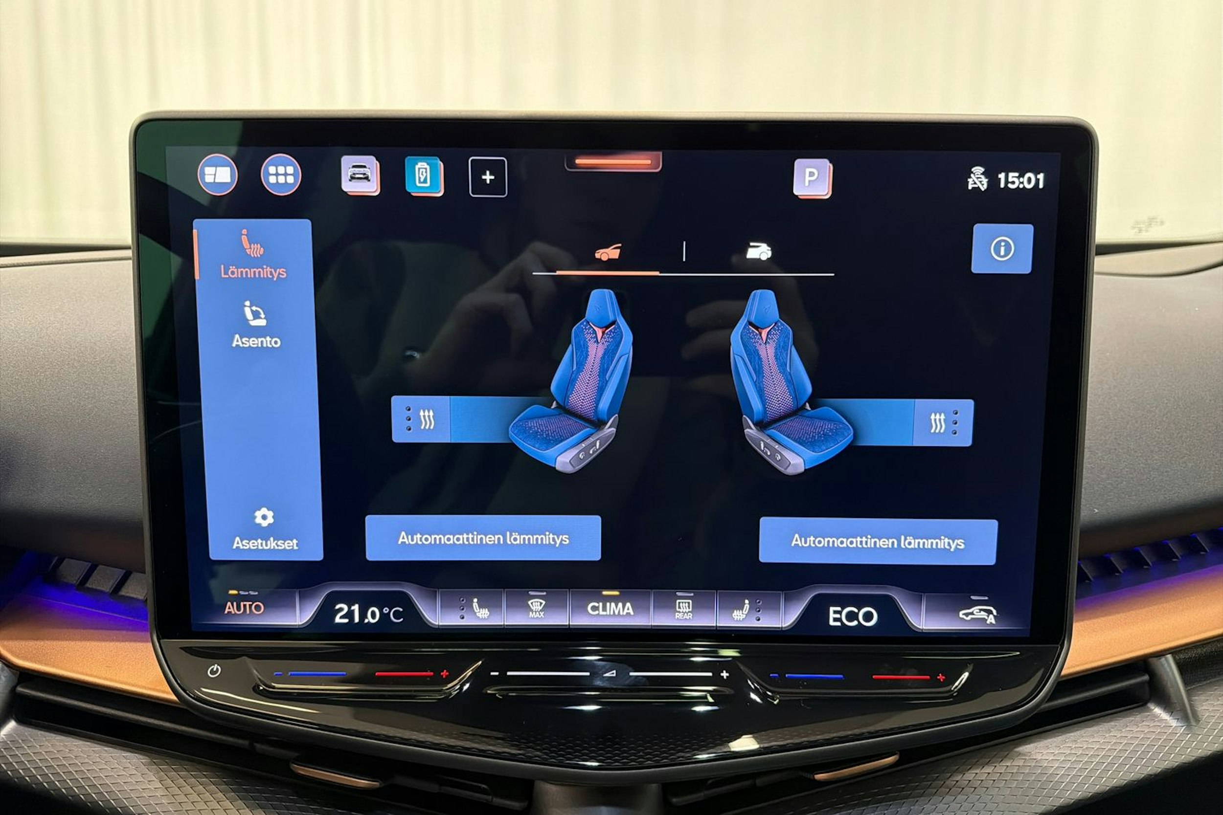 sininen CUPRA Tavascan 2026 kuva 30.