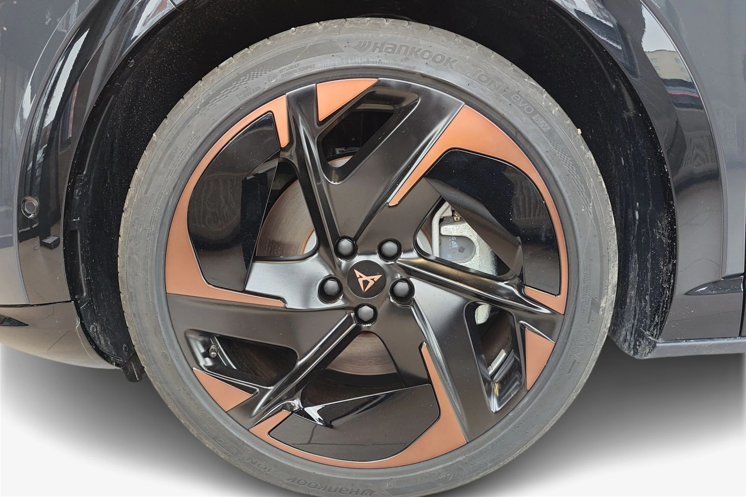 harmaa CUPRA Tavascan 2026 kuva 9.