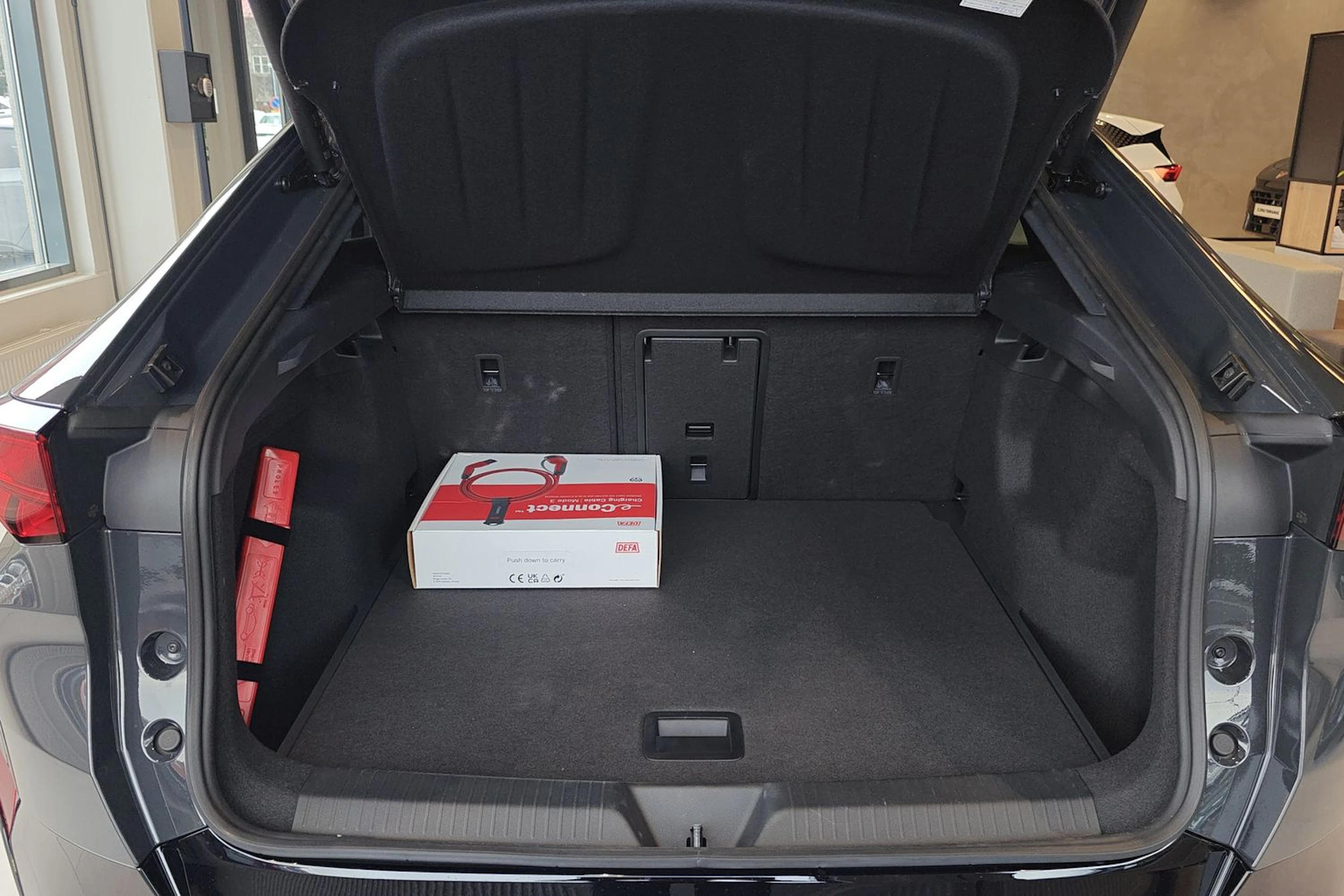 harmaa CUPRA Tavascan 2026 kuva 12.