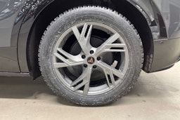 harmaa CUPRA Tavascan 2026 kuva 13.