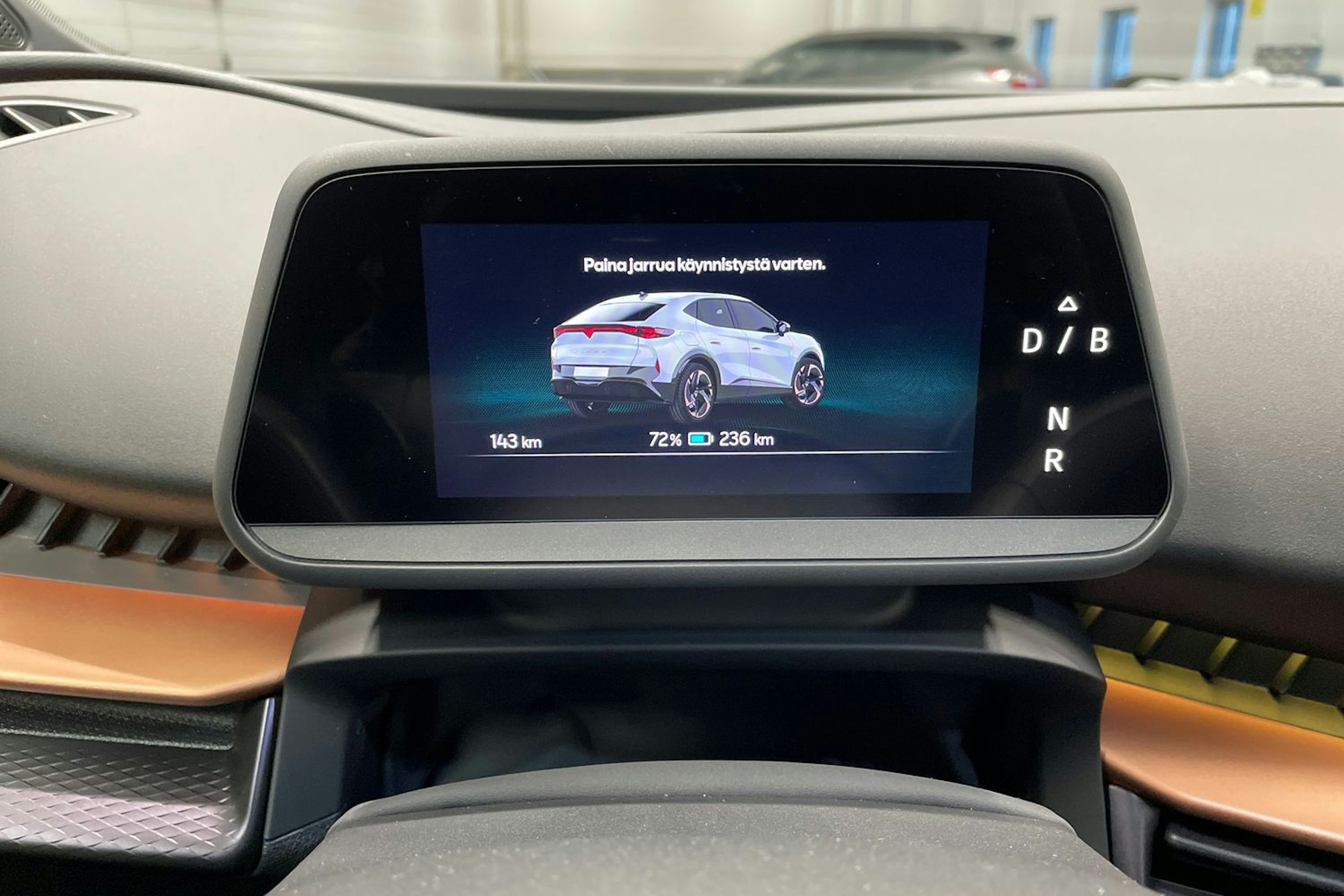 harmaa CUPRA Tavascan 2026 kuva 16.