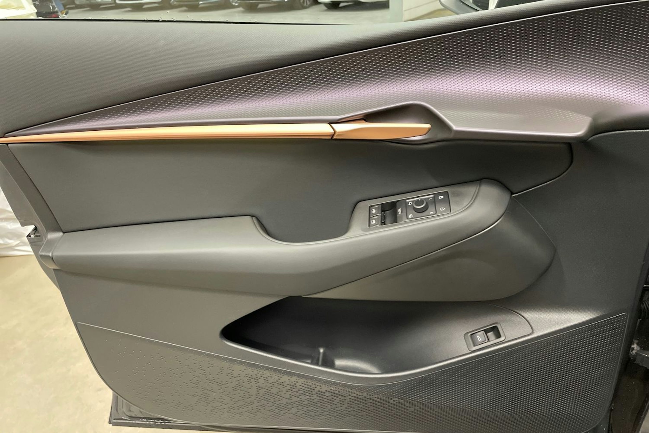 harmaa CUPRA Tavascan 2026 kuva 17.