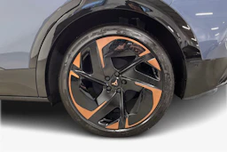 met. sininen CUPRA Tavascan 2026 kuva 9.