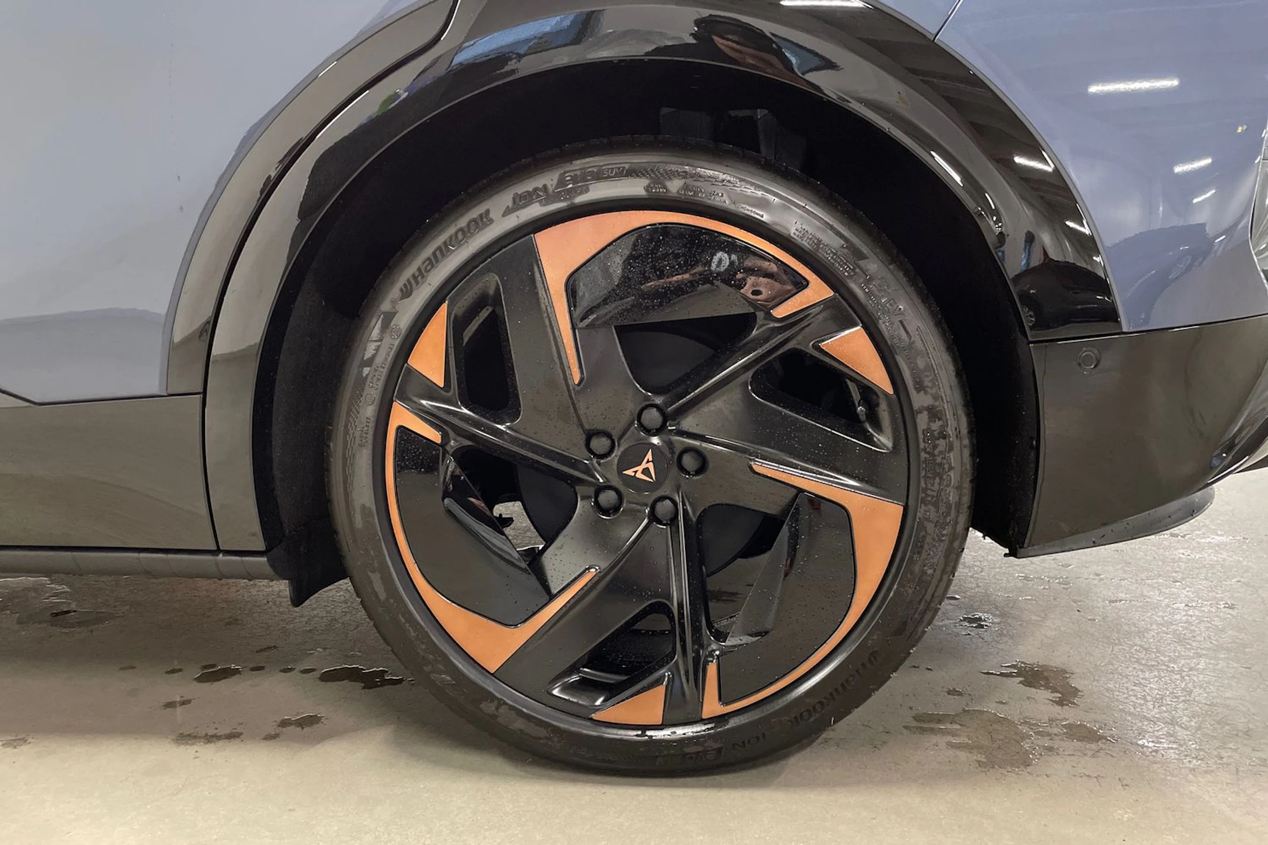 met. sininen CUPRA Tavascan 2026 kuva 10.