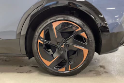 met. sininen CUPRA Tavascan 2026 kuva 10.