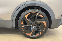 ruskea (beige) CUPRA Tavascan 2026 kuva 10.