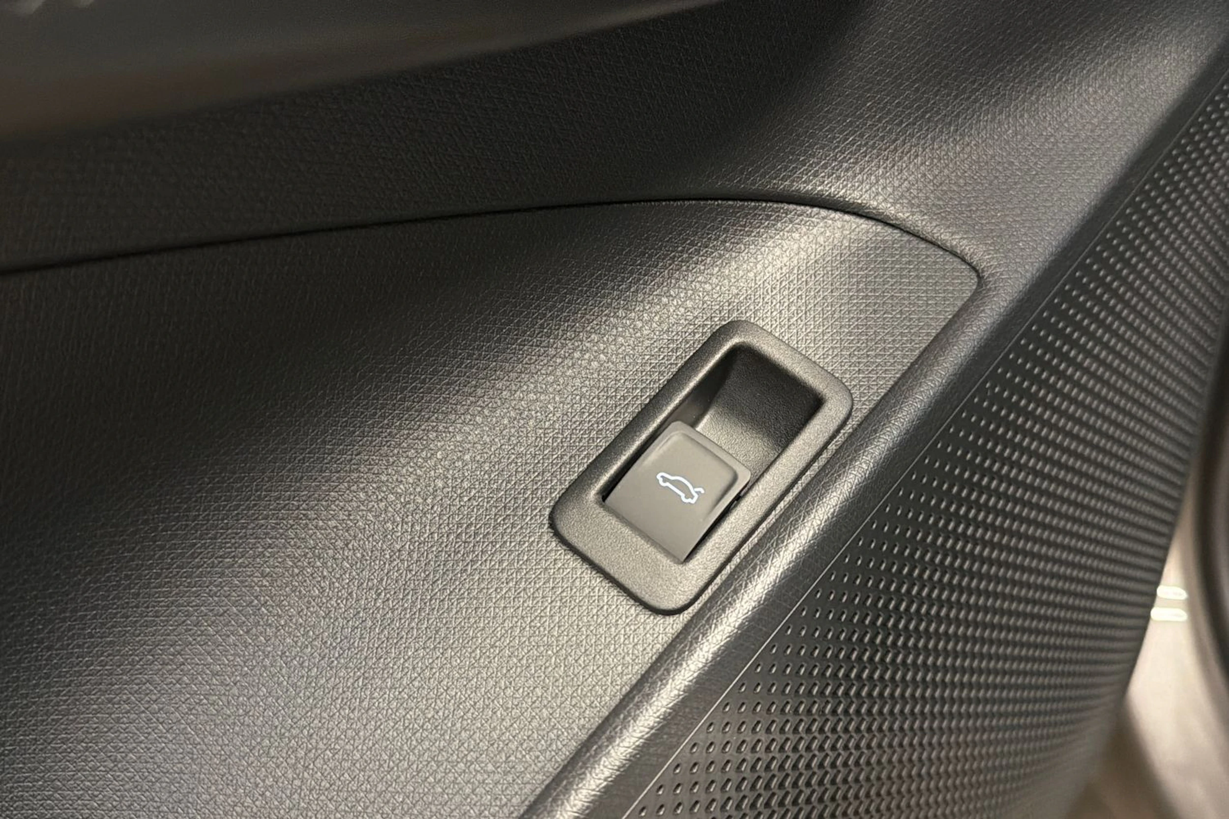 ruskea (beige) CUPRA Tavascan 2026 kuva 12.