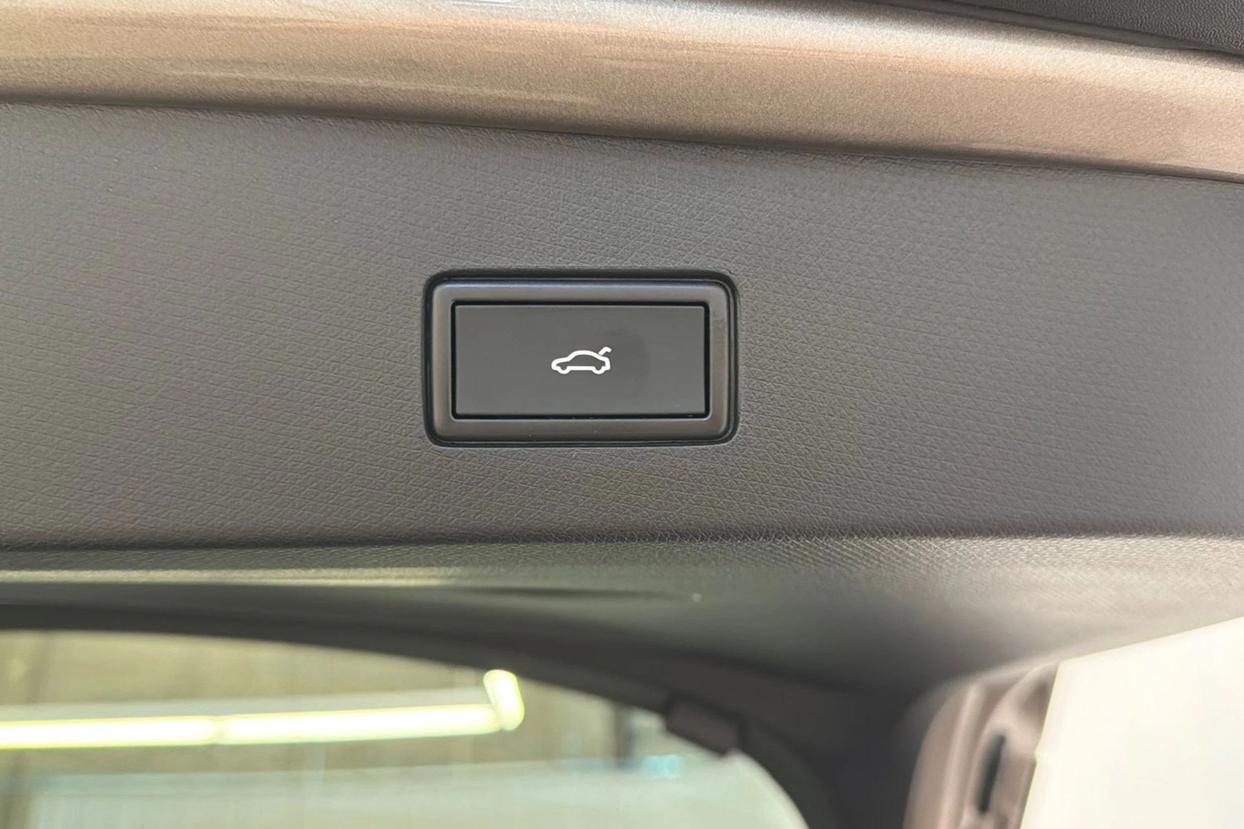 ruskea (beige) CUPRA Tavascan 2026 kuva 17.