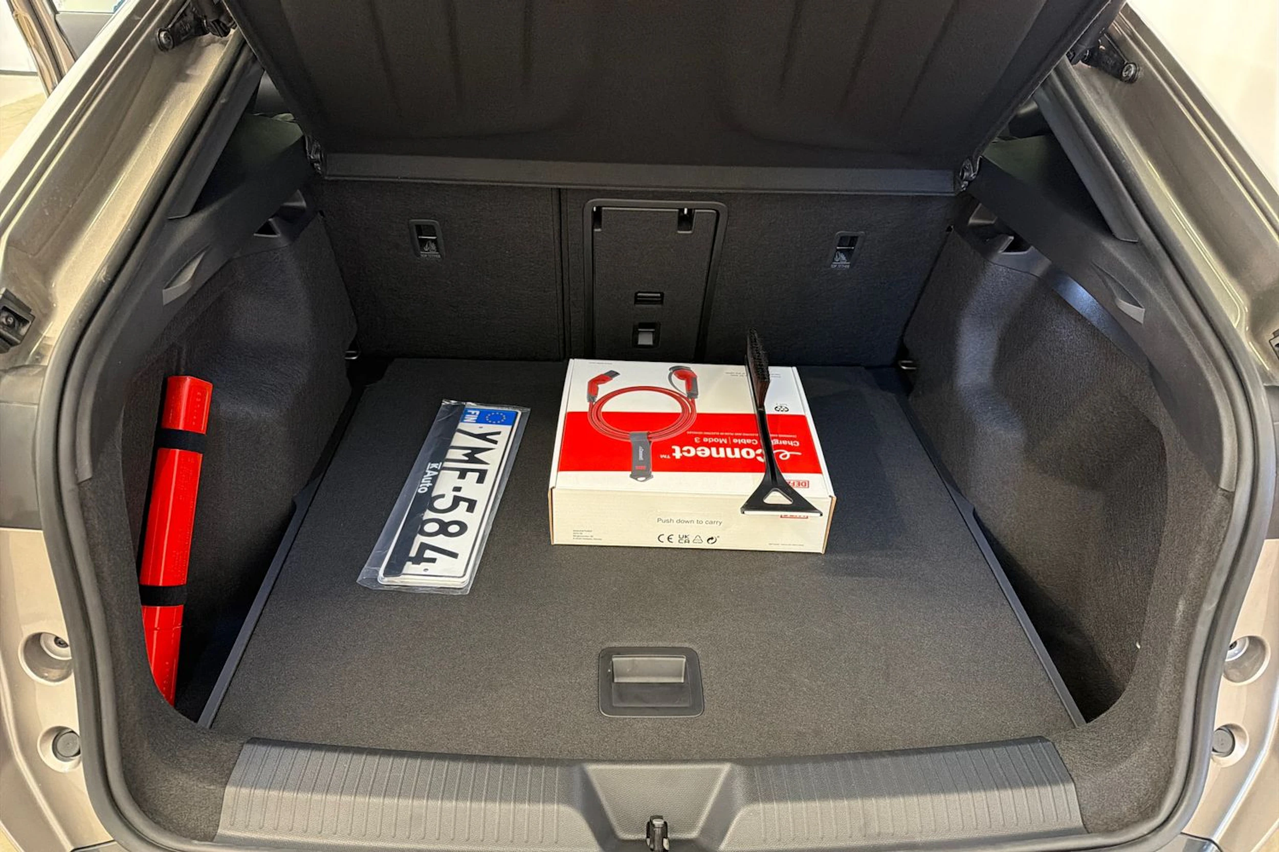 ruskea (beige) CUPRA Tavascan 2026 kuva 18.