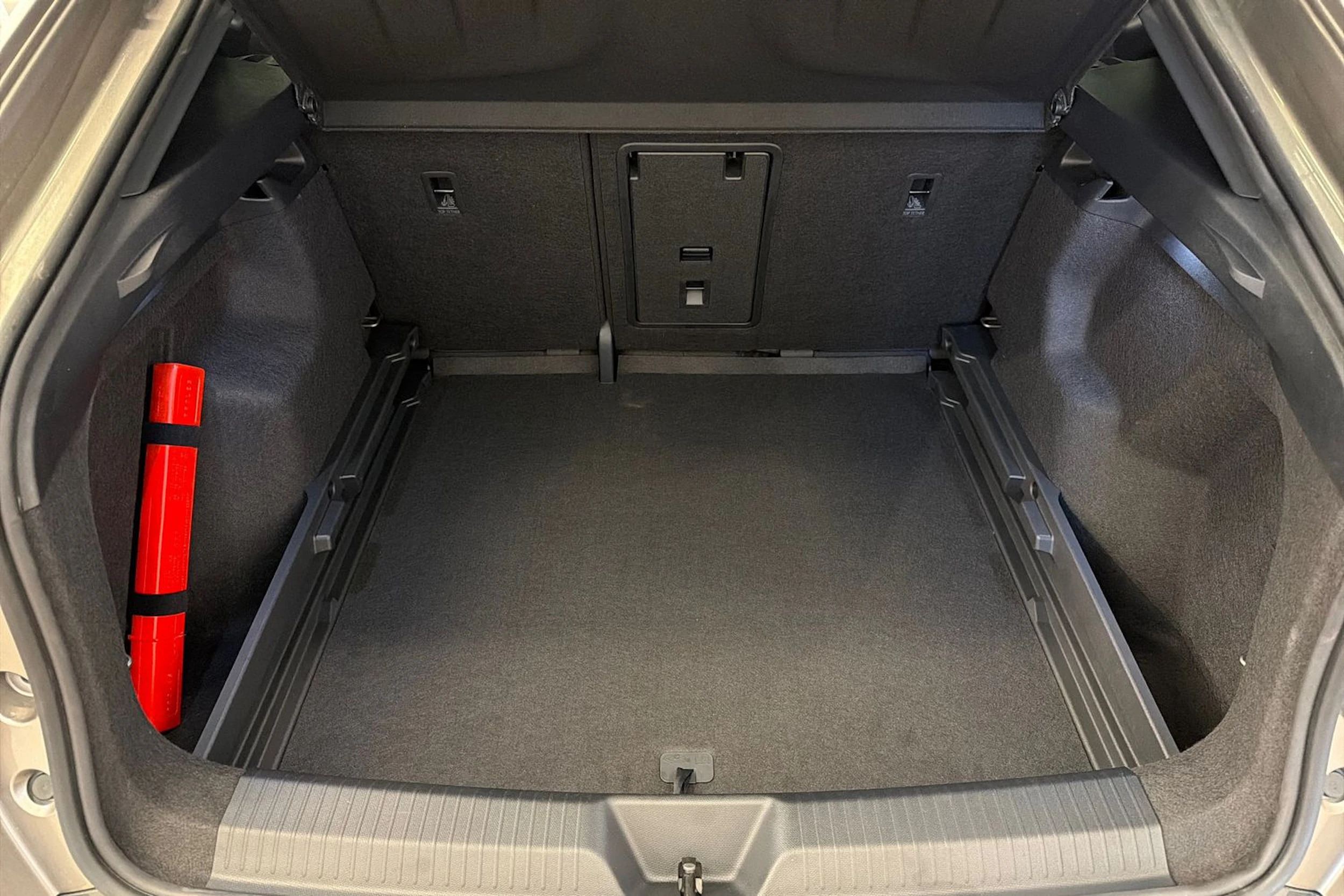 ruskea (beige) CUPRA Tavascan 2026 kuva 19.