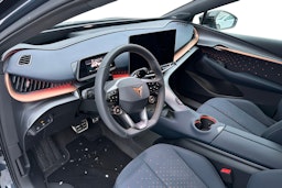 sininen CUPRA Tavascan 2026 kuva 6.