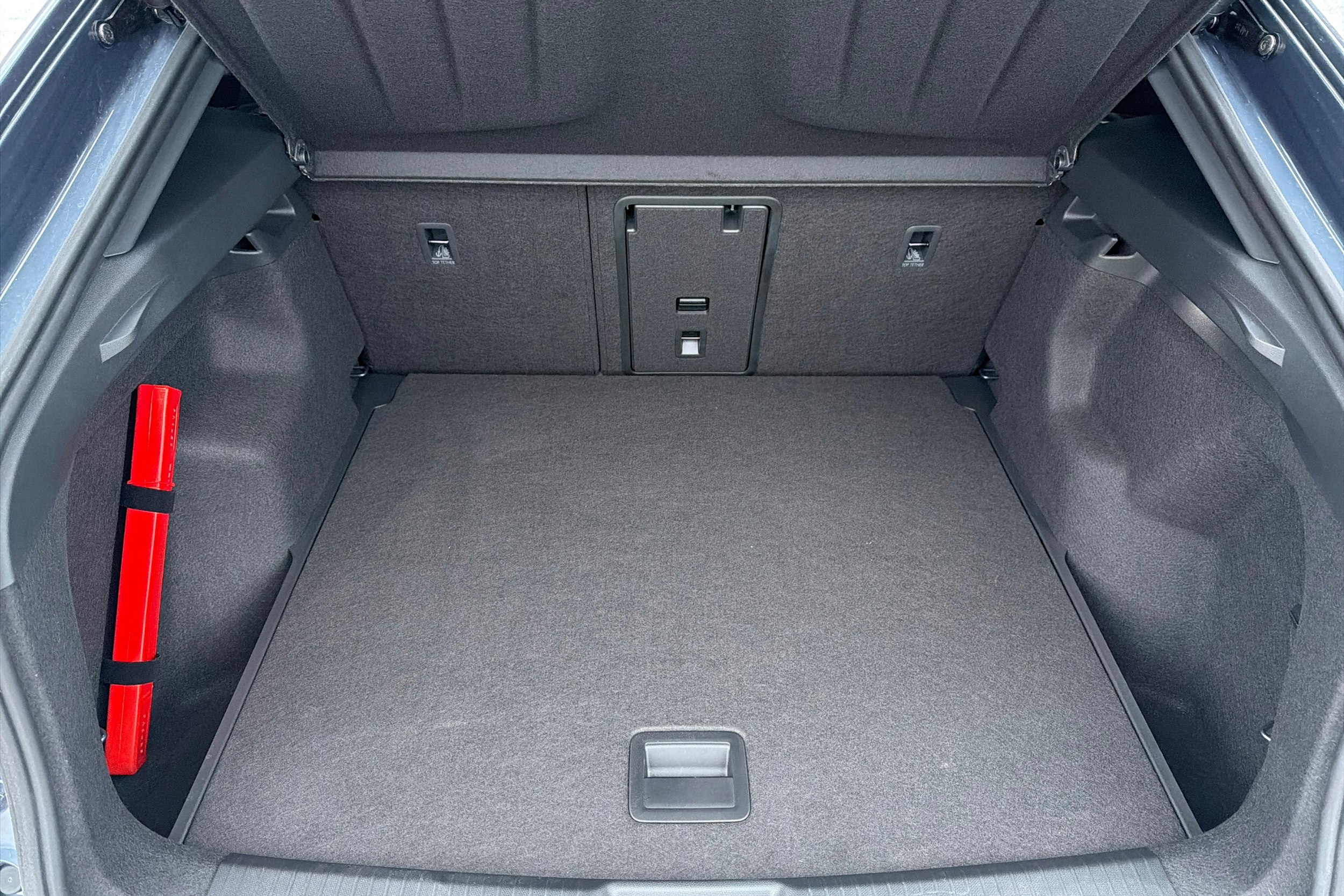 sininen CUPRA Tavascan 2026 kuva 11.