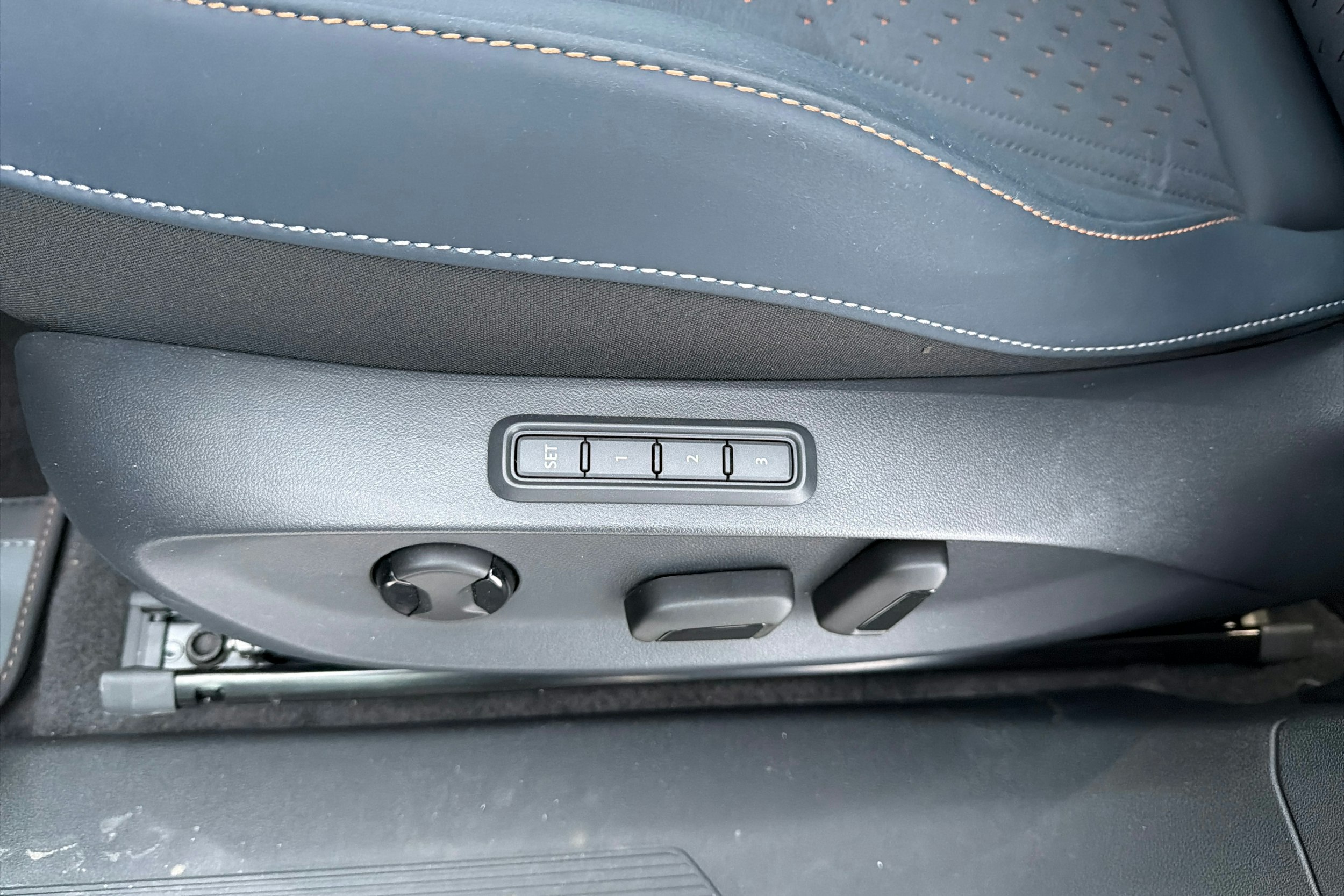 sininen CUPRA Tavascan 2026 kuva 14.