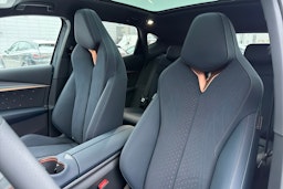 sininen CUPRA Tavascan 2026 kuva 15.