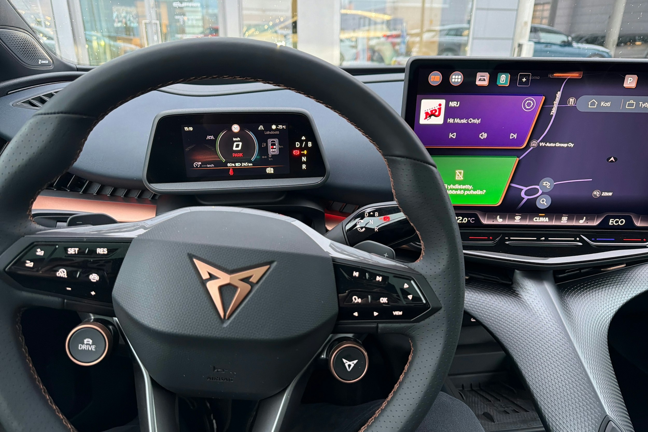 sininen CUPRA Tavascan 2026 kuva 16.