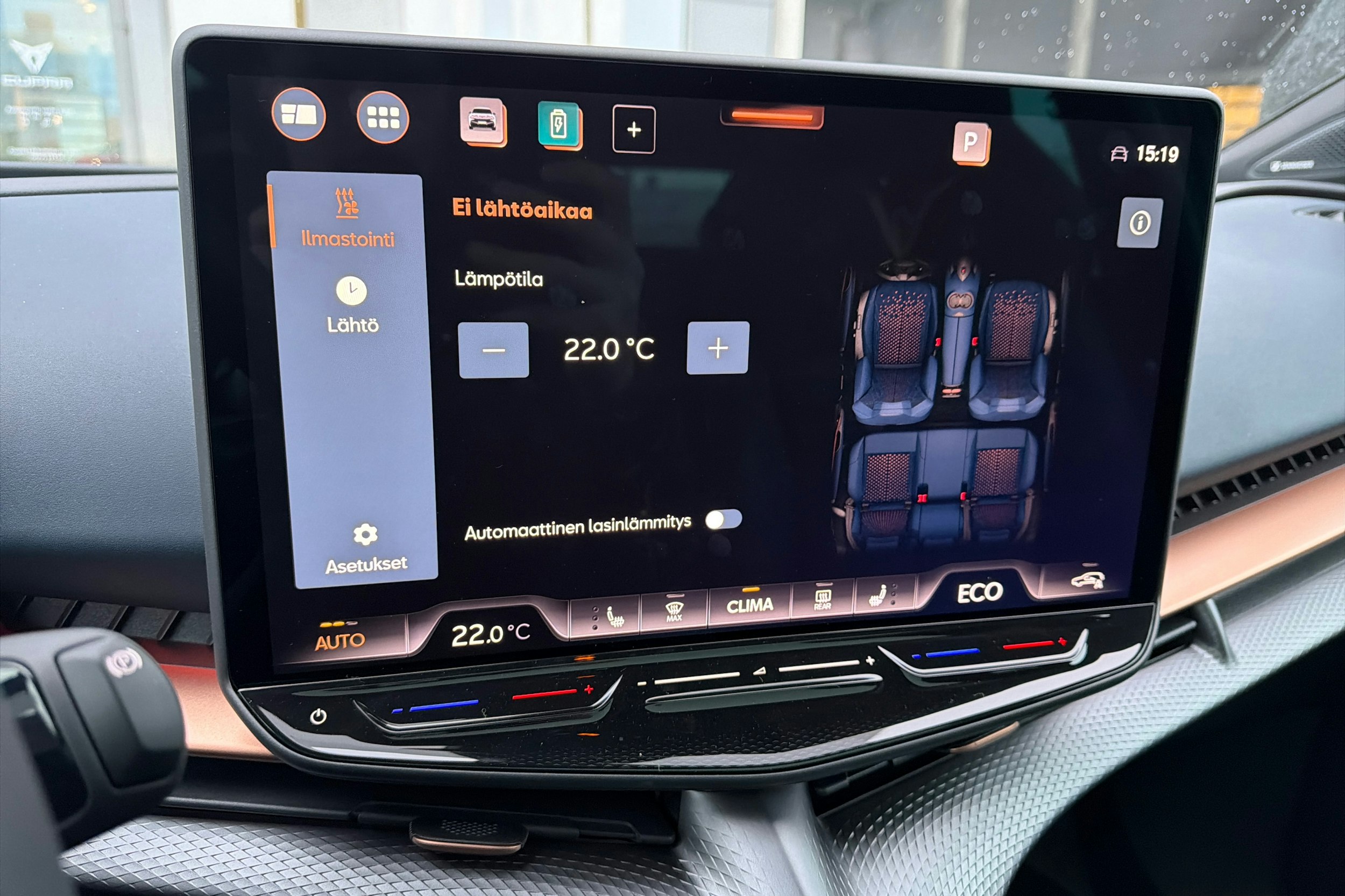 sininen CUPRA Tavascan 2026 kuva 18.