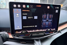 sininen CUPRA Tavascan 2026 kuva 18.