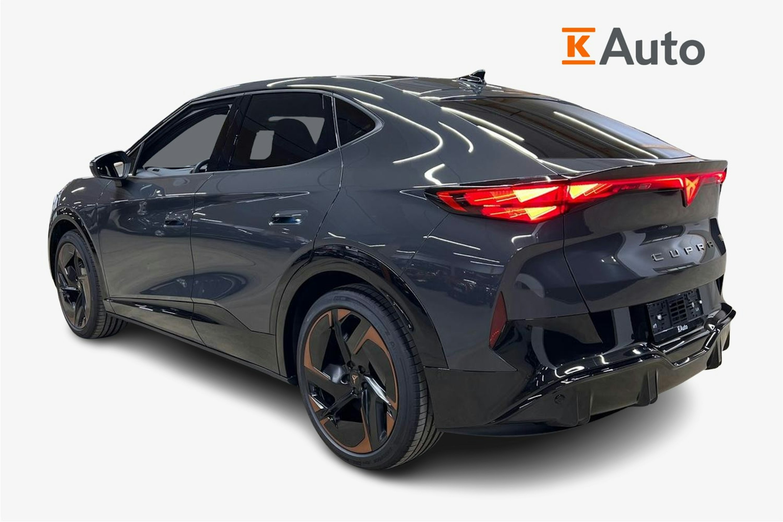 harmaa CUPRA Tavascan 2026 kuva 2.