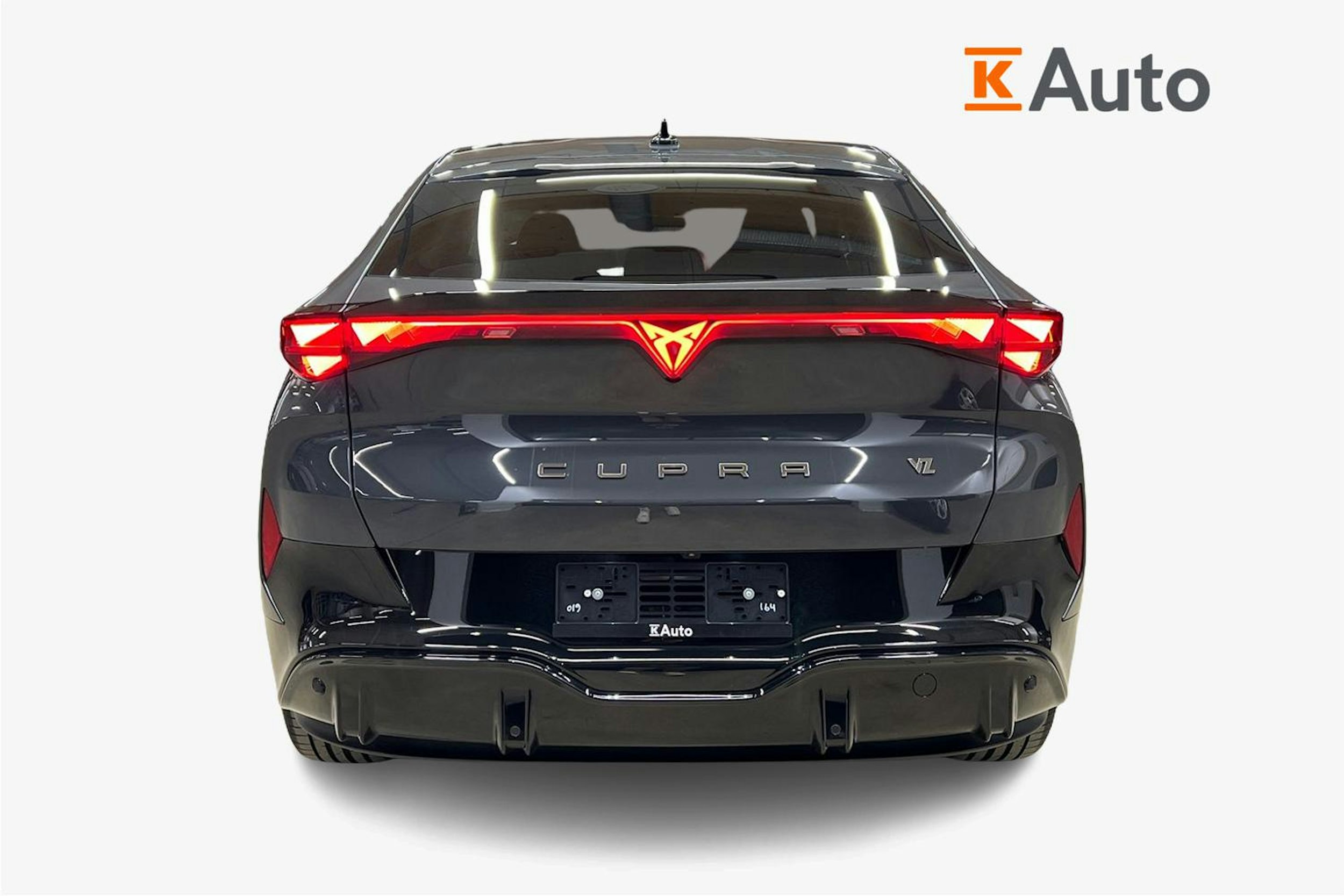 harmaa CUPRA Tavascan 2026 kuva 3.