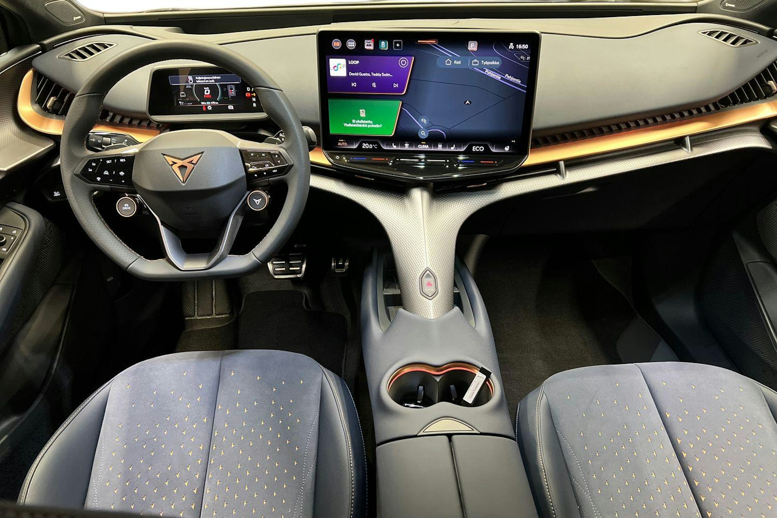 harmaa CUPRA Tavascan 2026 kuva 7.