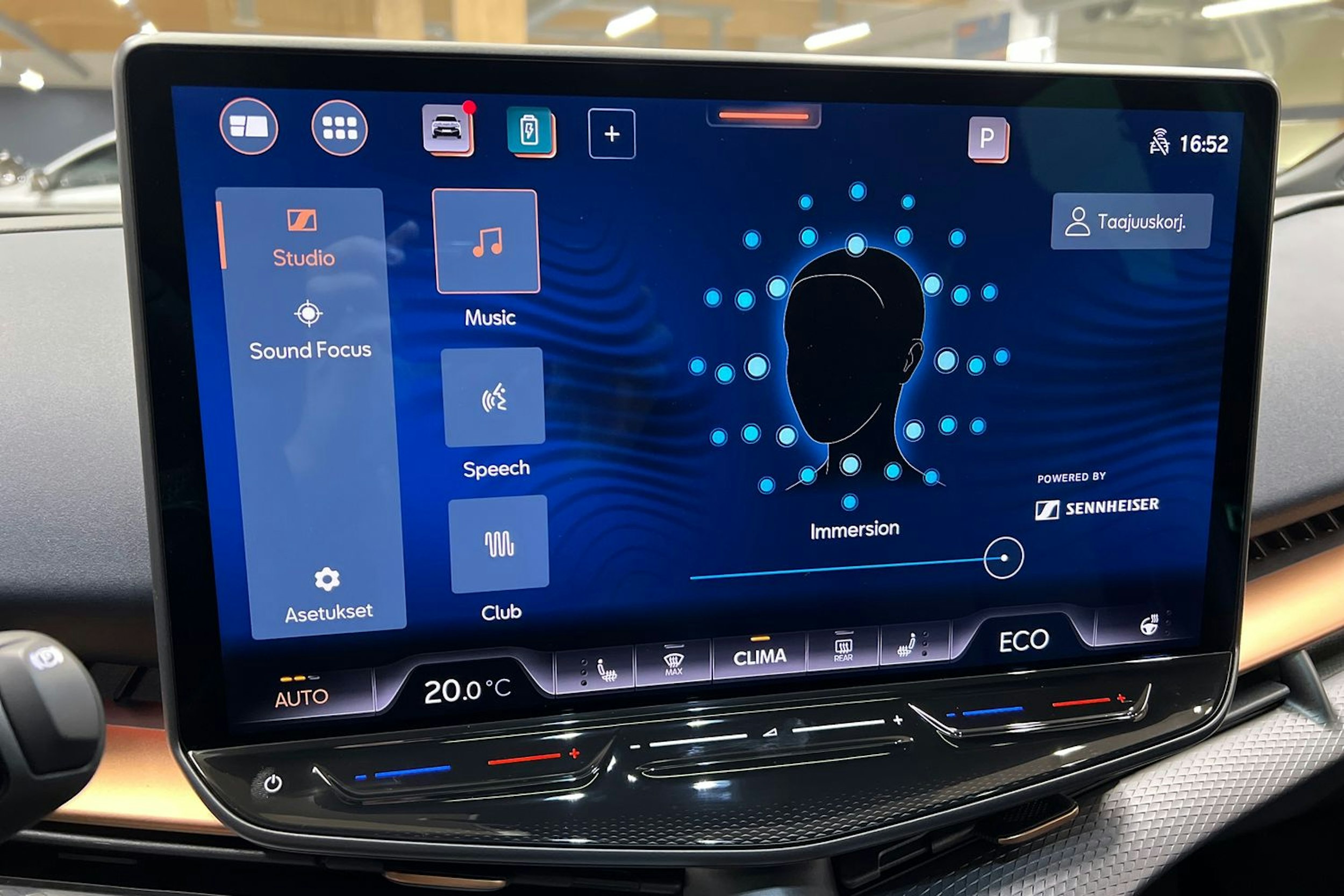 harmaa CUPRA Tavascan 2026 kuva 12.