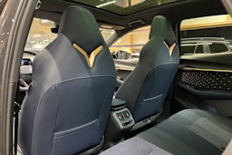 harmaa CUPRA Tavascan 2026 kuva 15.