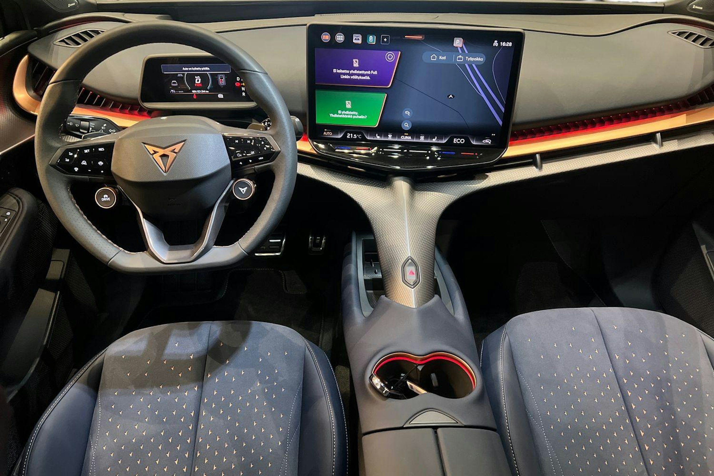 harmaa CUPRA Tavascan 2026 kuva 7.