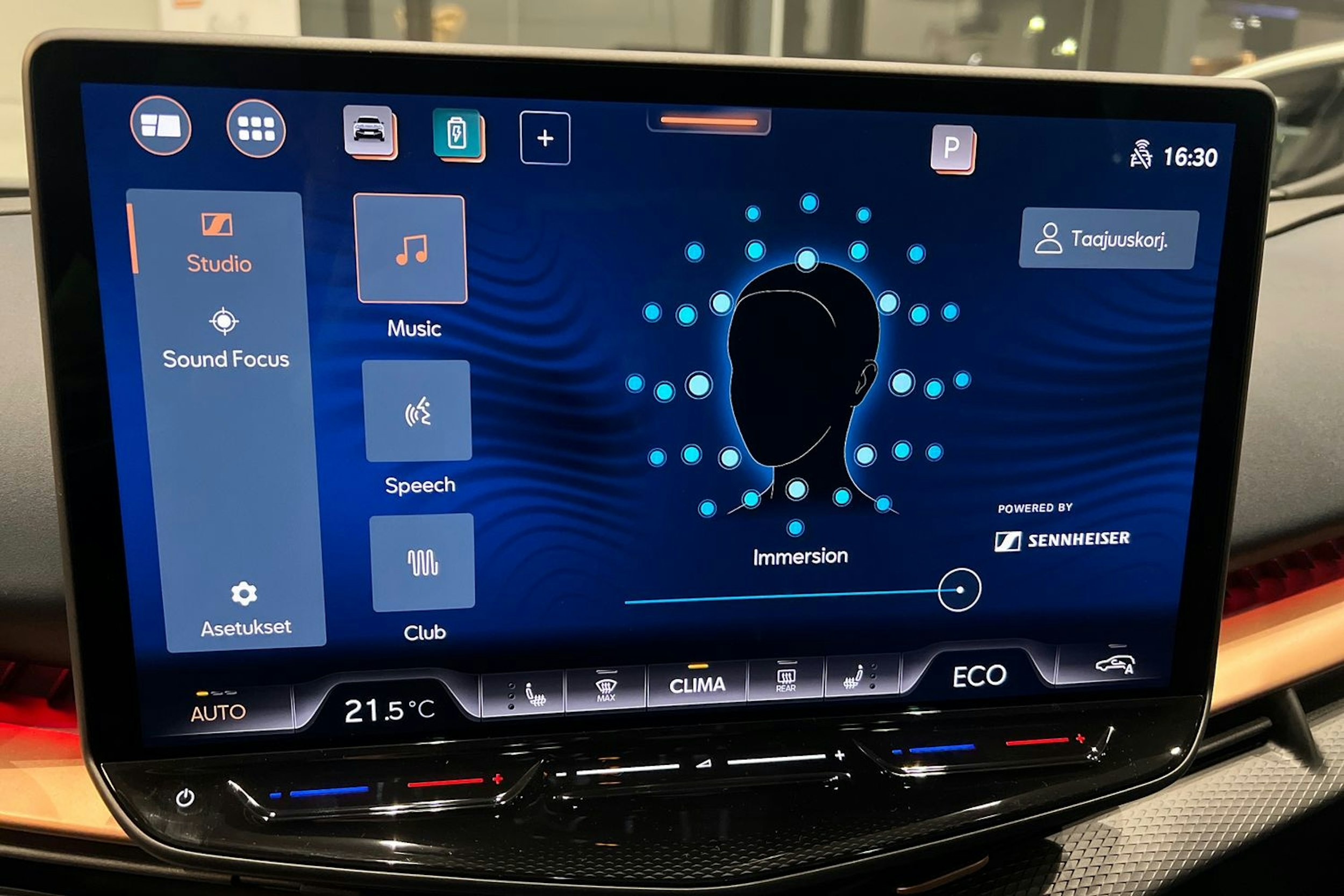 harmaa CUPRA Tavascan 2026 kuva 16.