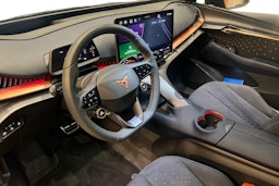 met. sininen CUPRA Tavascan 2026 kuva 6.