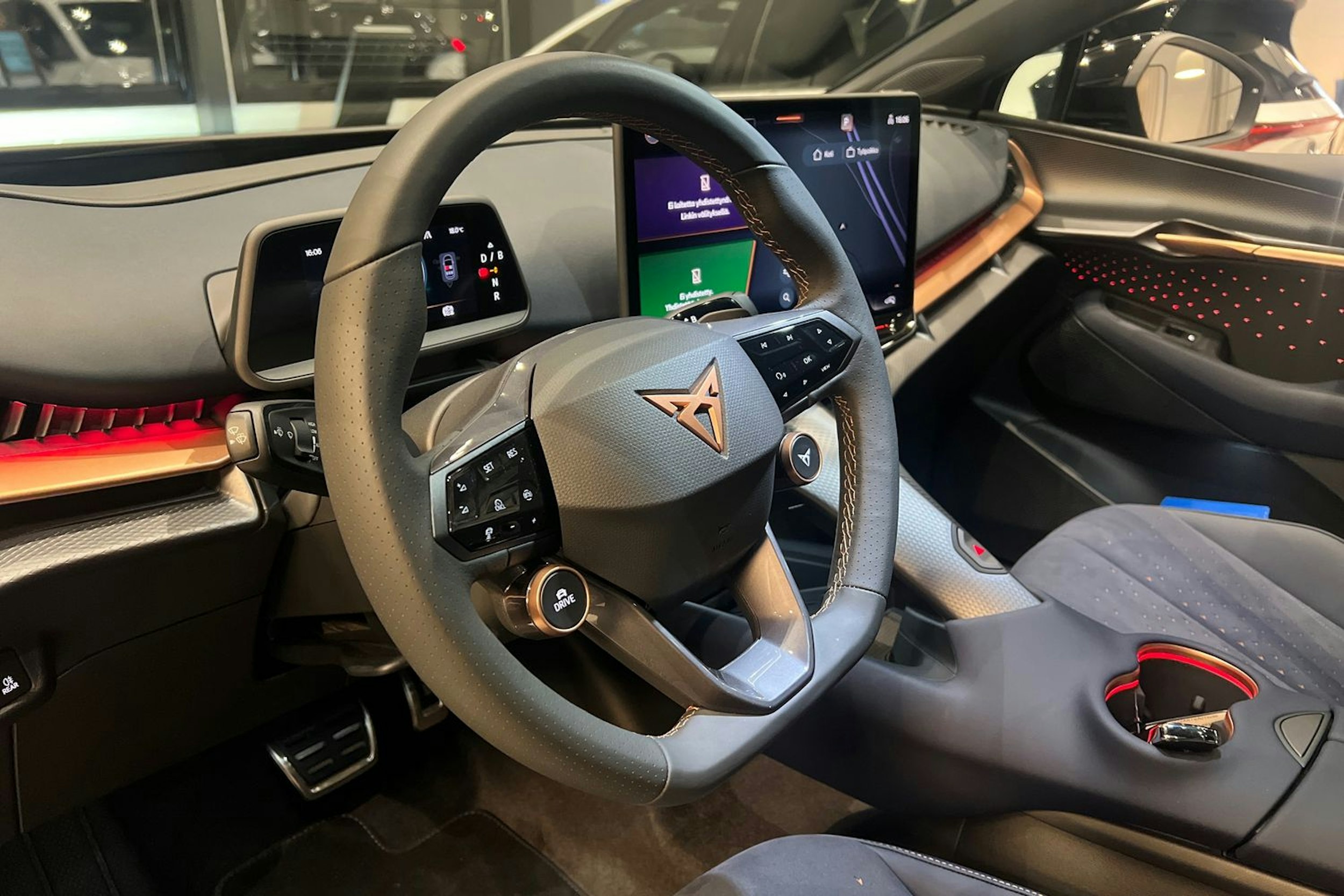 met. sininen CUPRA Tavascan 2026 kuva 8.