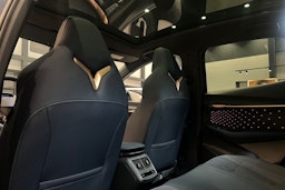 met. sininen CUPRA Tavascan 2026 kuva 13.