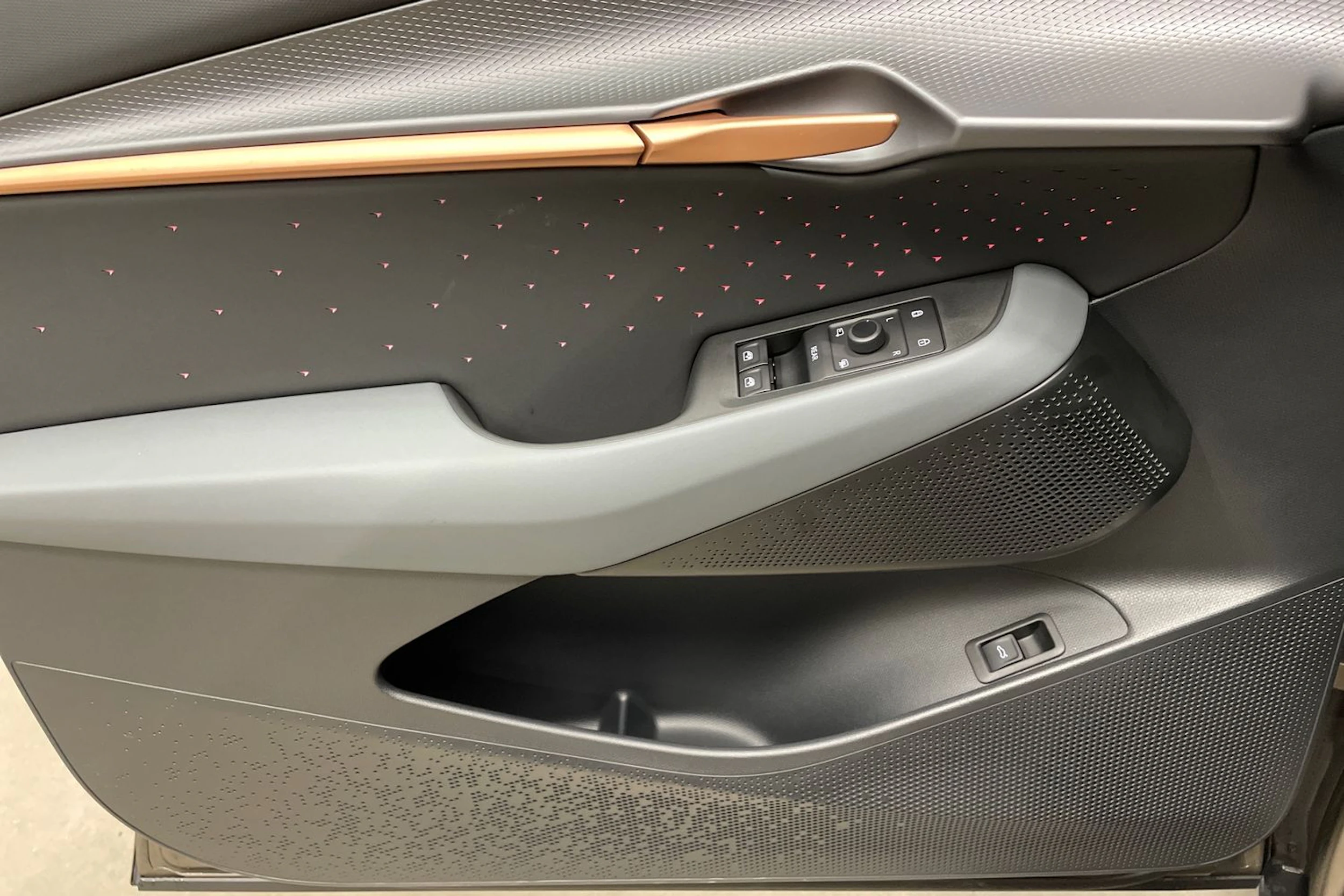 met. ruskea (beige) CUPRA Tavascan 2026 kuva 14.