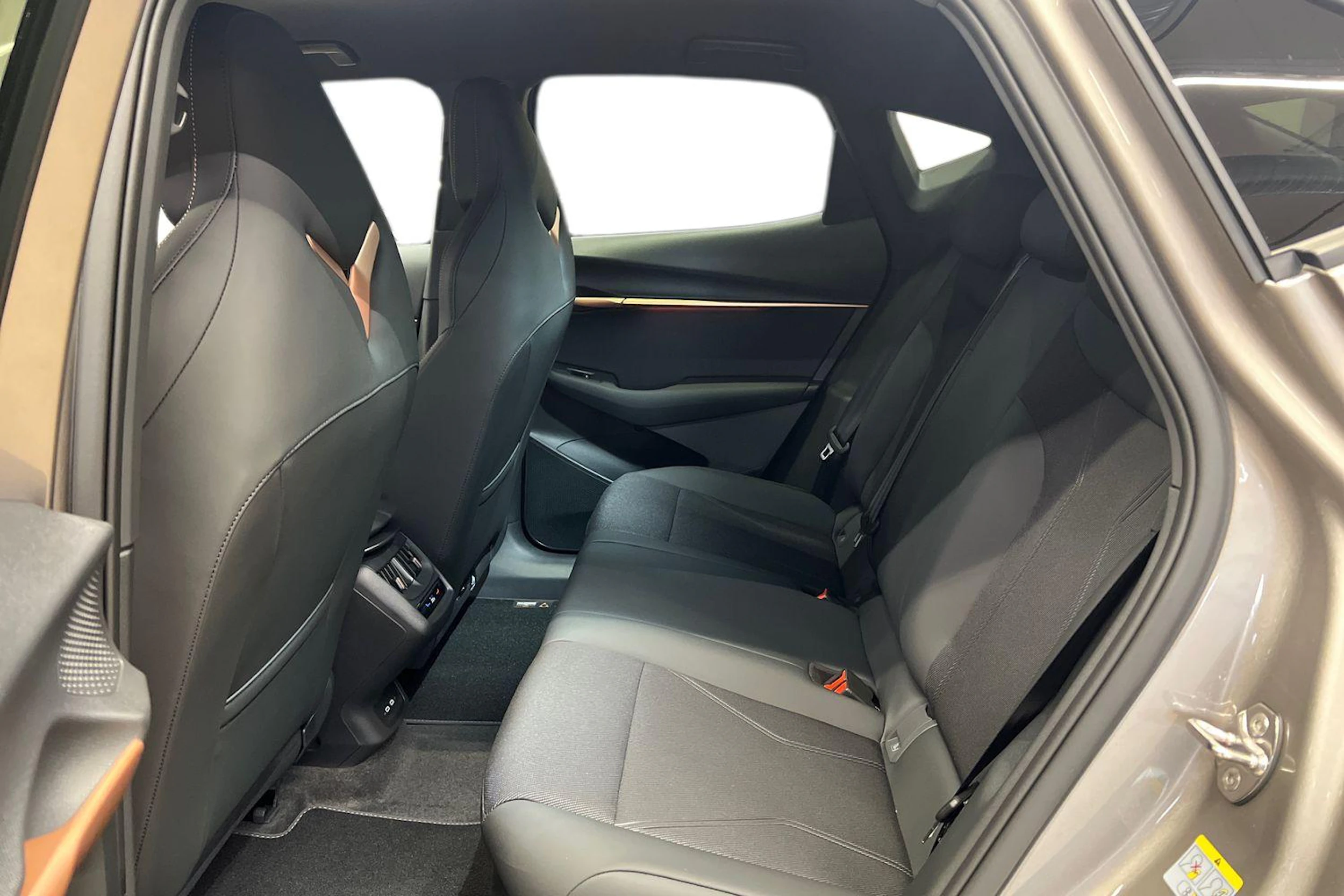 met. ruskea (beige) CUPRA Tavascan 2026 kuva 8.