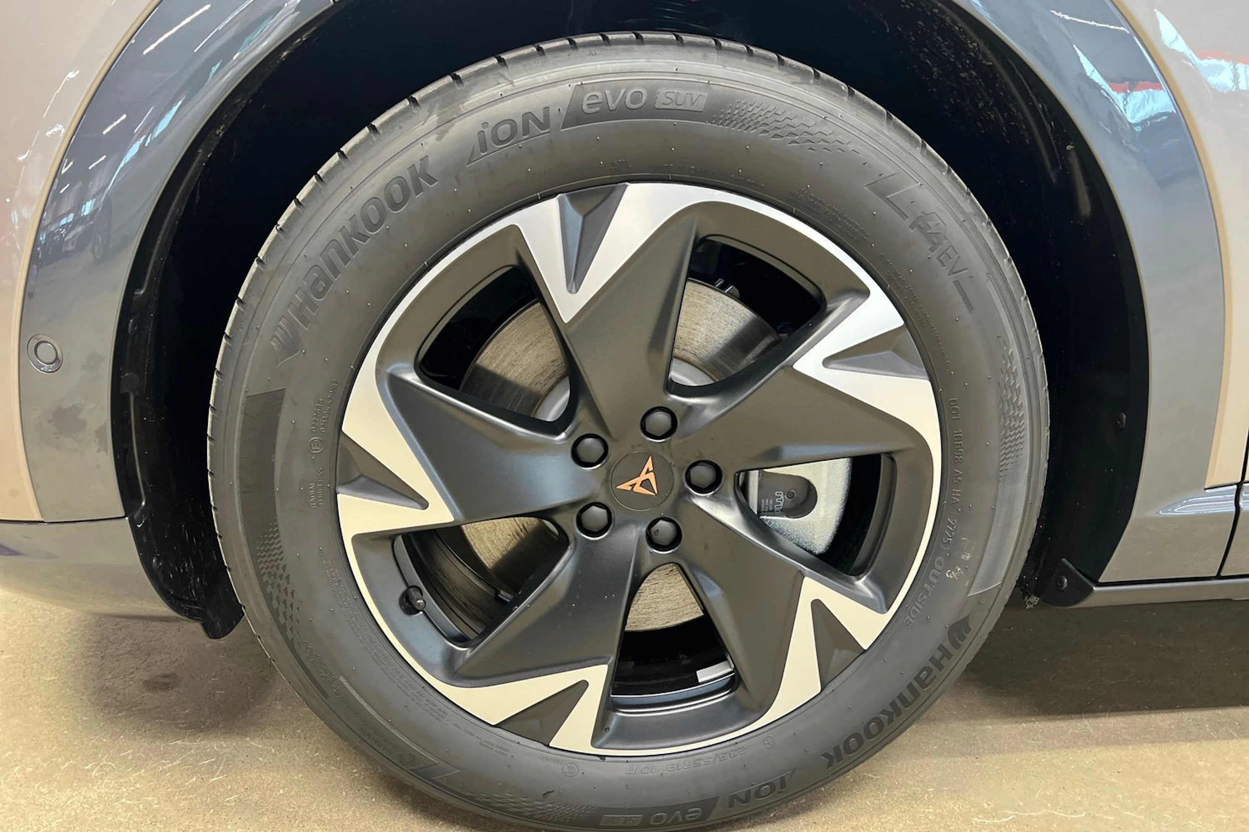 met. ruskea (beige) CUPRA Tavascan 2026 kuva 10.