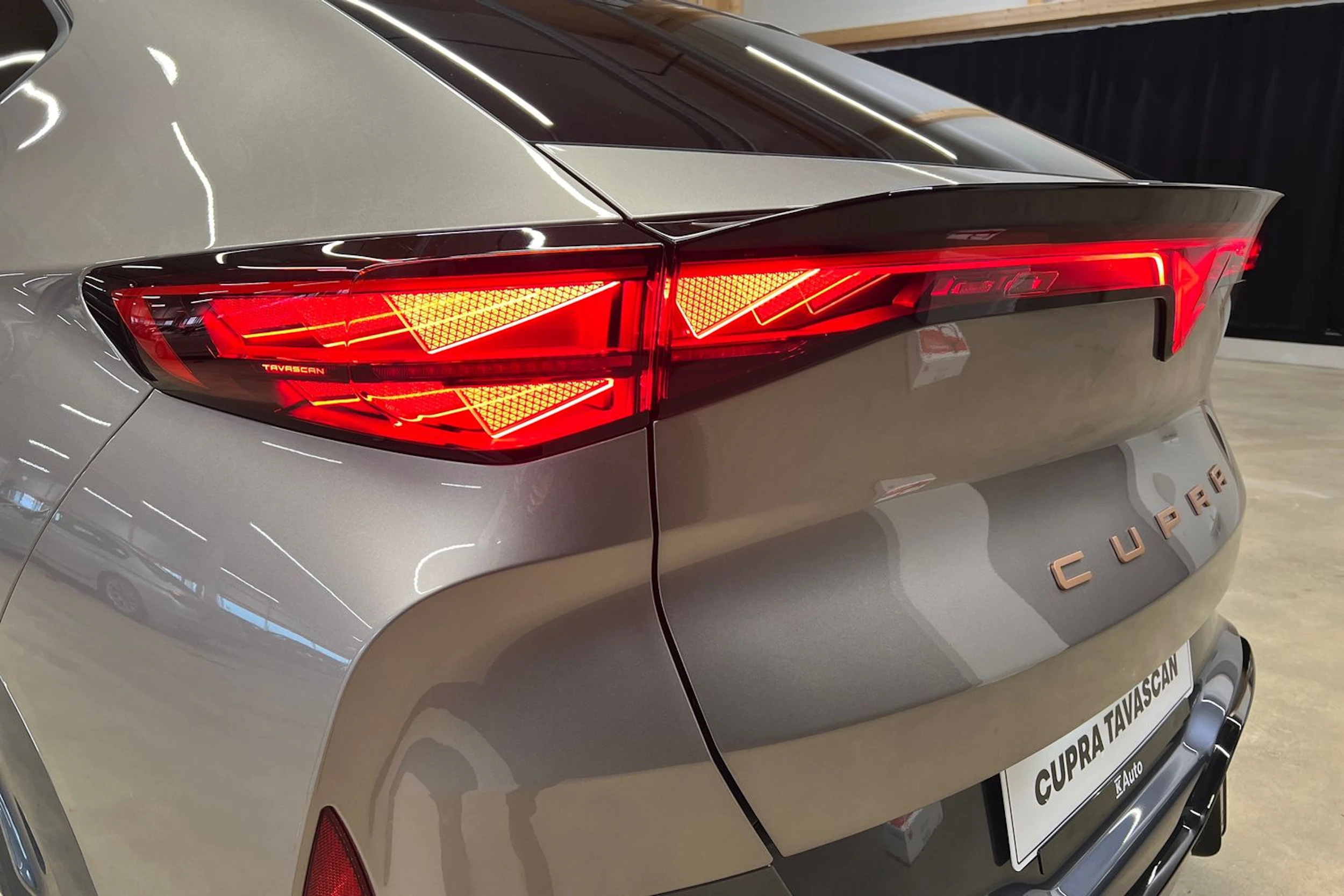 met. ruskea (beige) CUPRA Tavascan 2026 kuva 16.