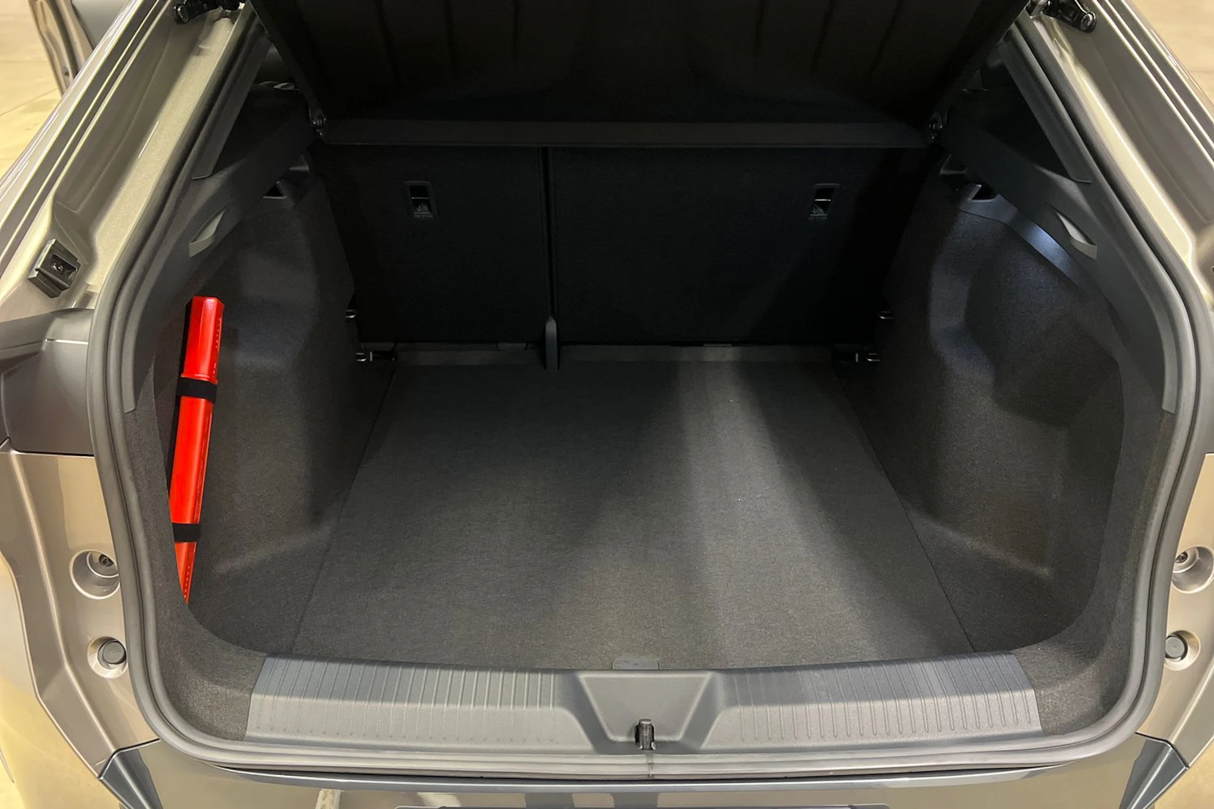 met. ruskea (beige) CUPRA Tavascan 2026 kuva 17.