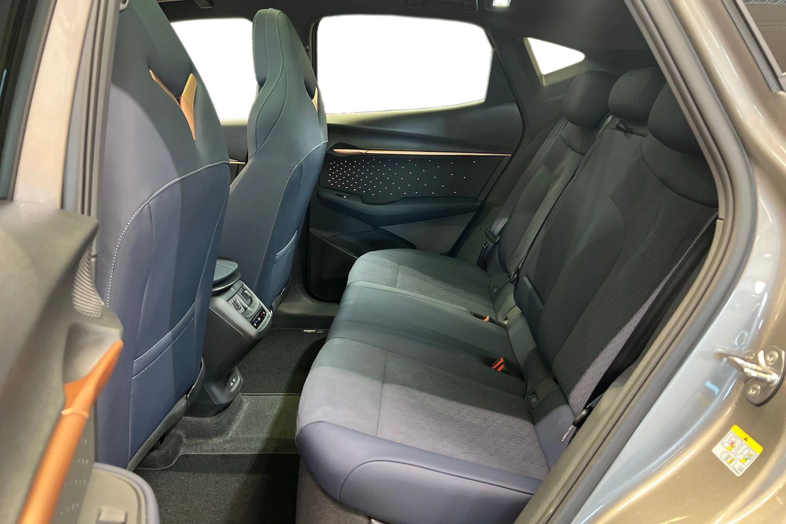 met. ruskea (beige) CUPRA Tavascan 2026 kuva 8.