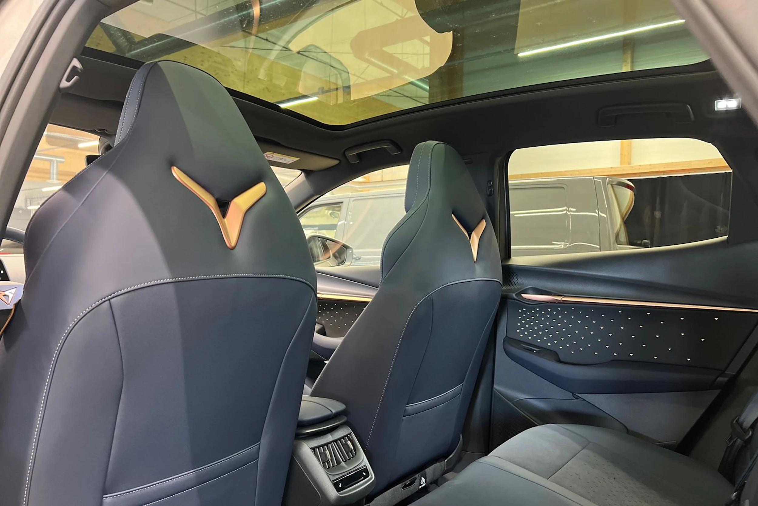 met. ruskea (beige) CUPRA Tavascan 2026 kuva 17.