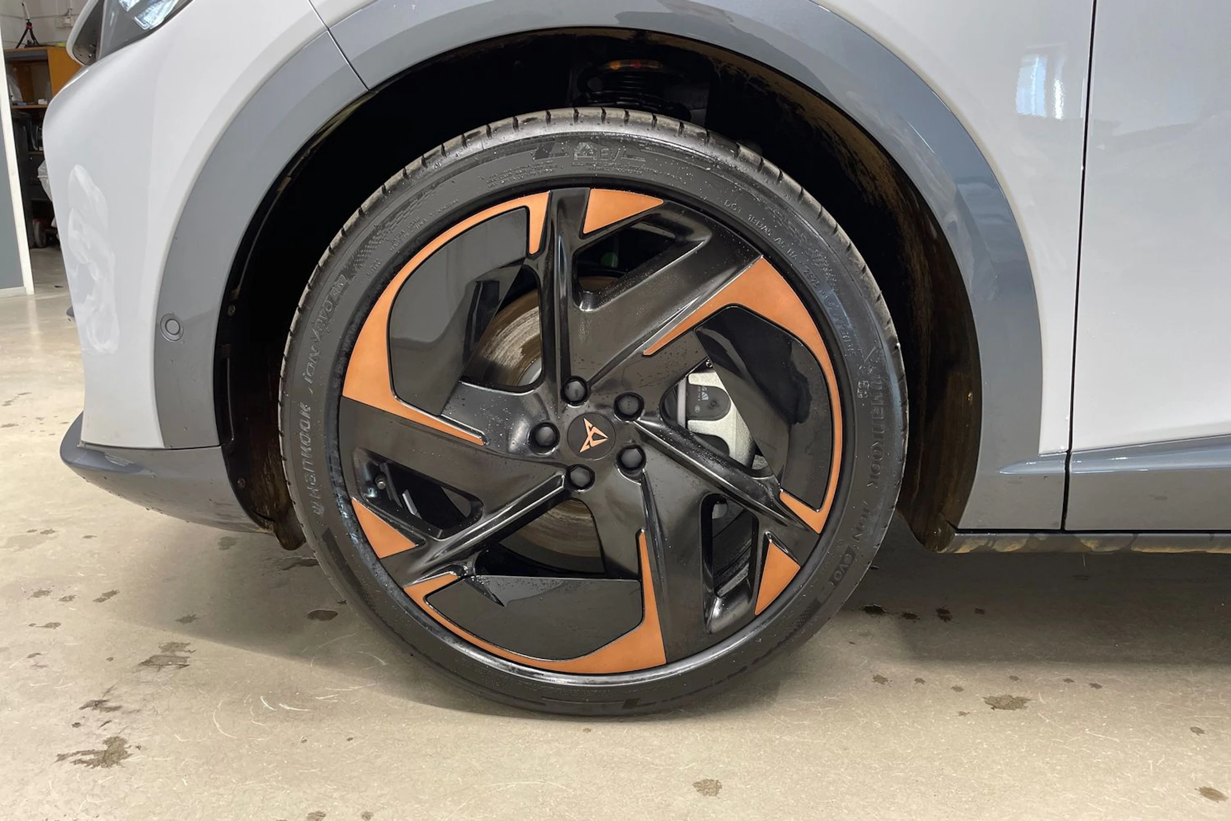 met. harmaa CUPRA Tavascan 2026 kuva 10.