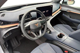 harmaa CUPRA Tavascan 2026 kuva 6.