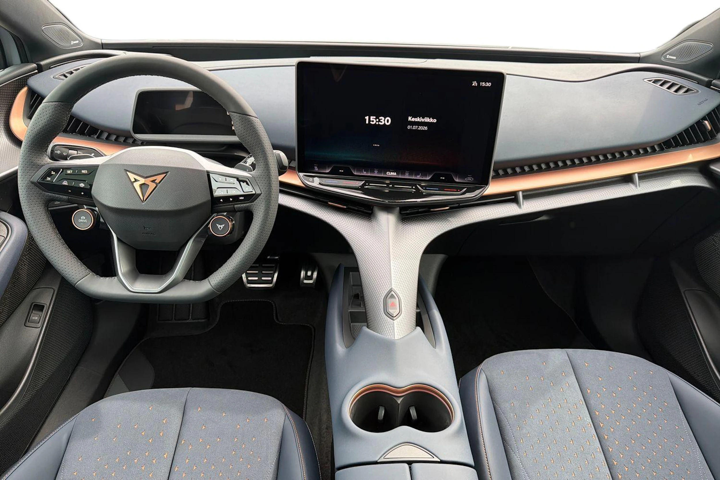 harmaa CUPRA Tavascan 2026 kuva 7.