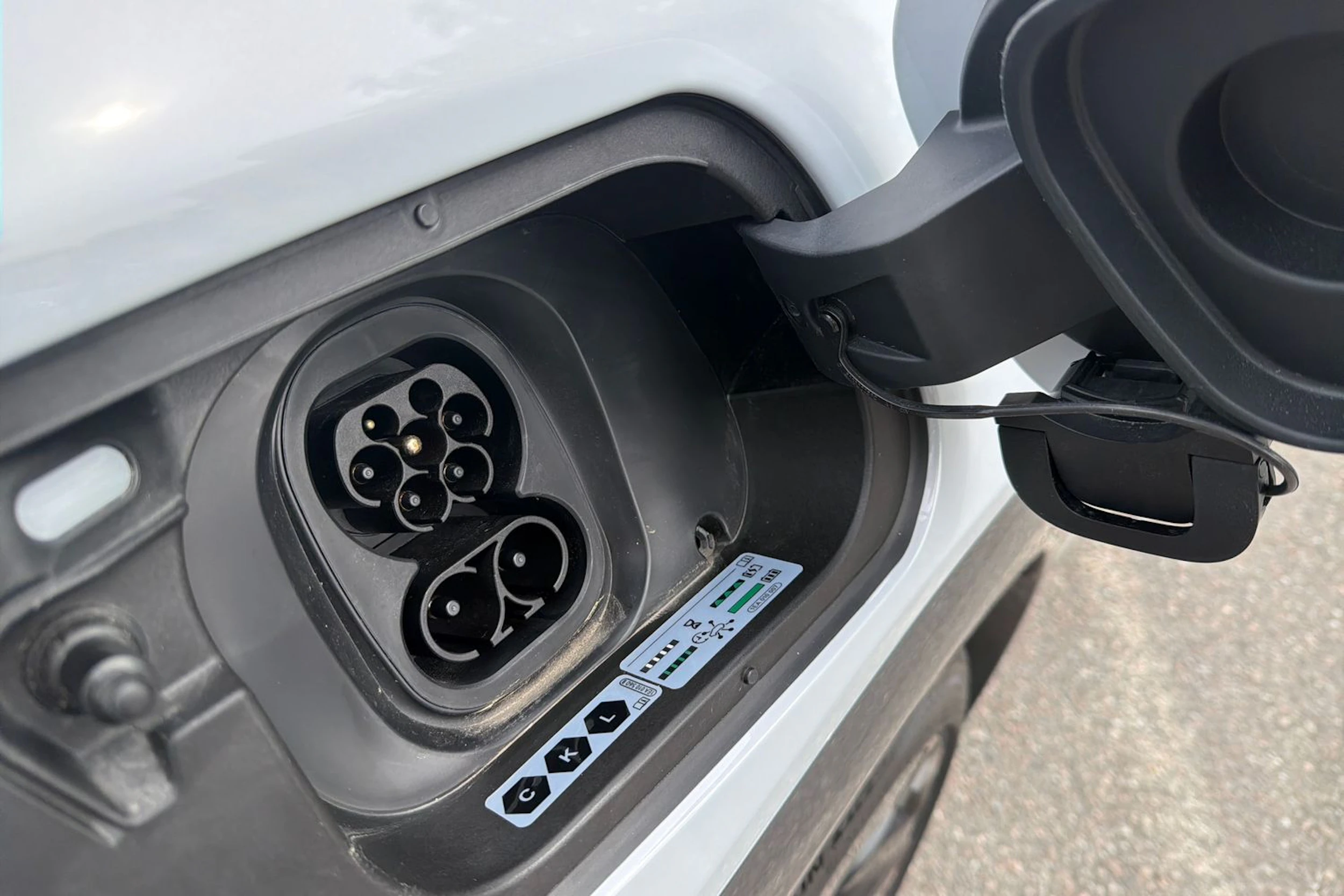 harmaa CUPRA Tavascan 2026 kuva 11.