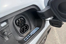 harmaa CUPRA Tavascan 2026 kuva 11.
