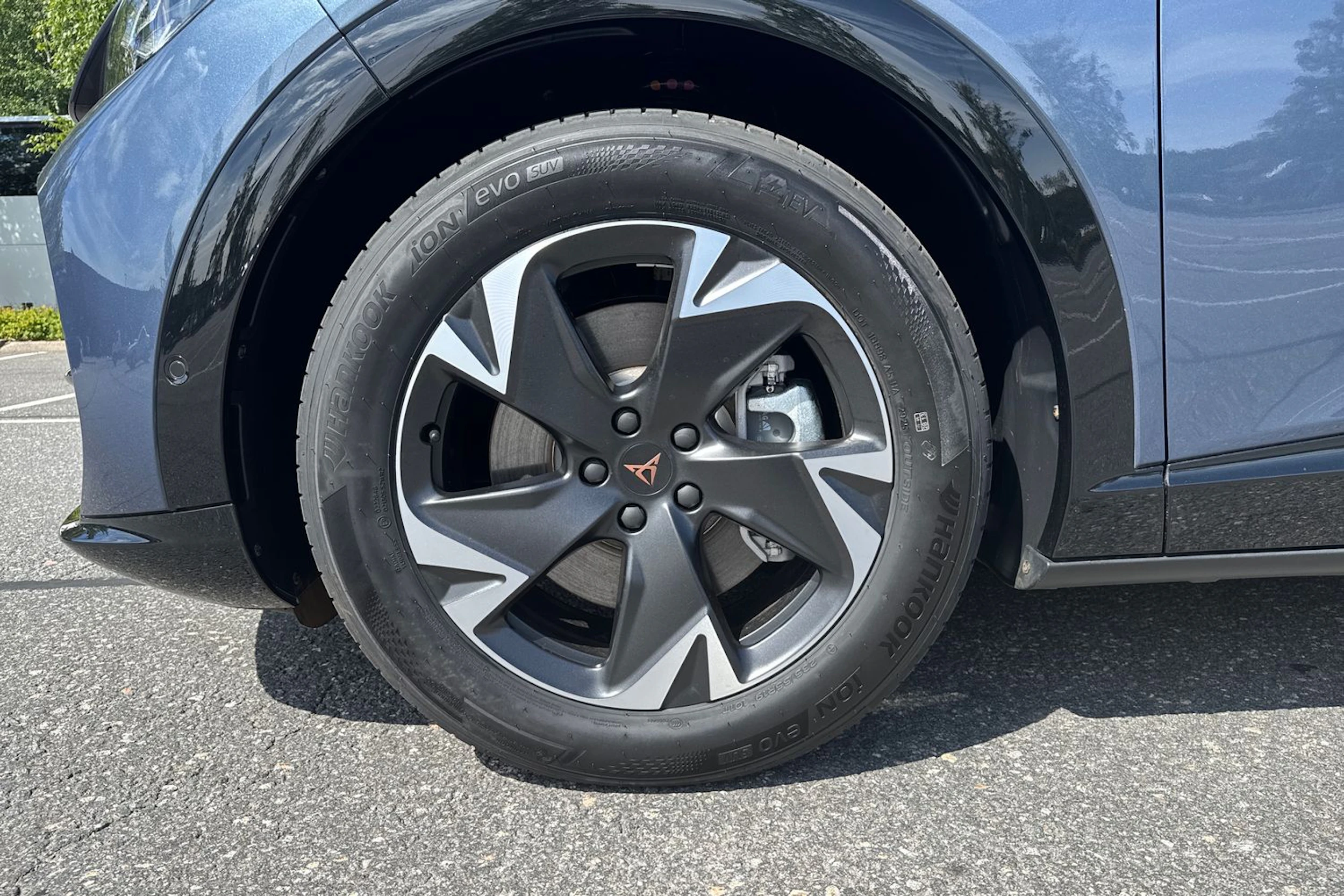 sininen CUPRA Tavascan 2026 kuva 10.